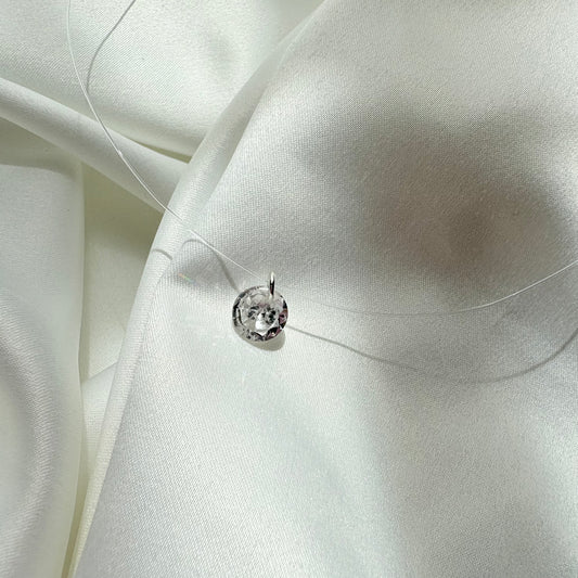 Колие с кристал SWAROVSKI® на прозрачна корда 💎